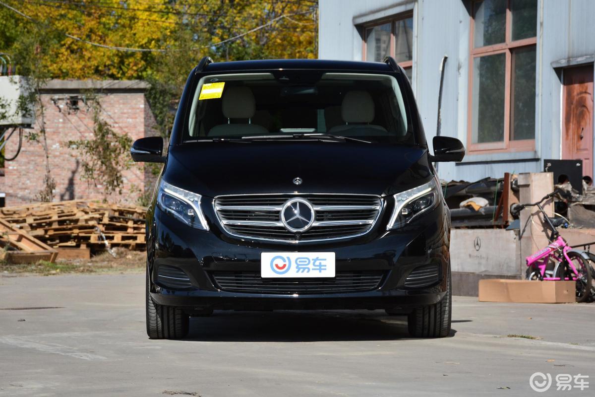 【奔驰v级2018款v 260 l 尊贵加长版侧前45度车头向右水平汽车图片