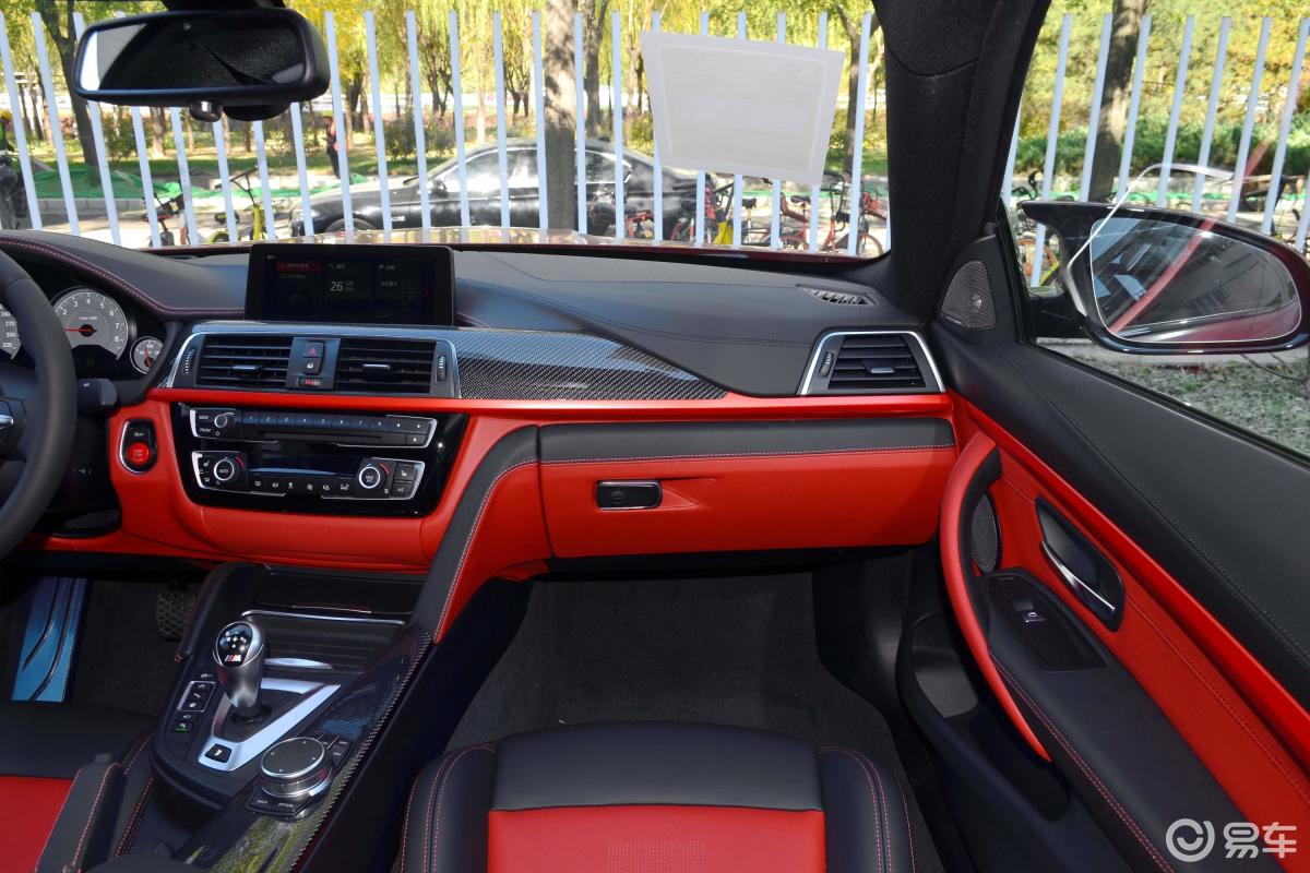 【宝马m42018款m4 双门轿跑车车迷限量版副驾驶位区域汽车图片-汽车