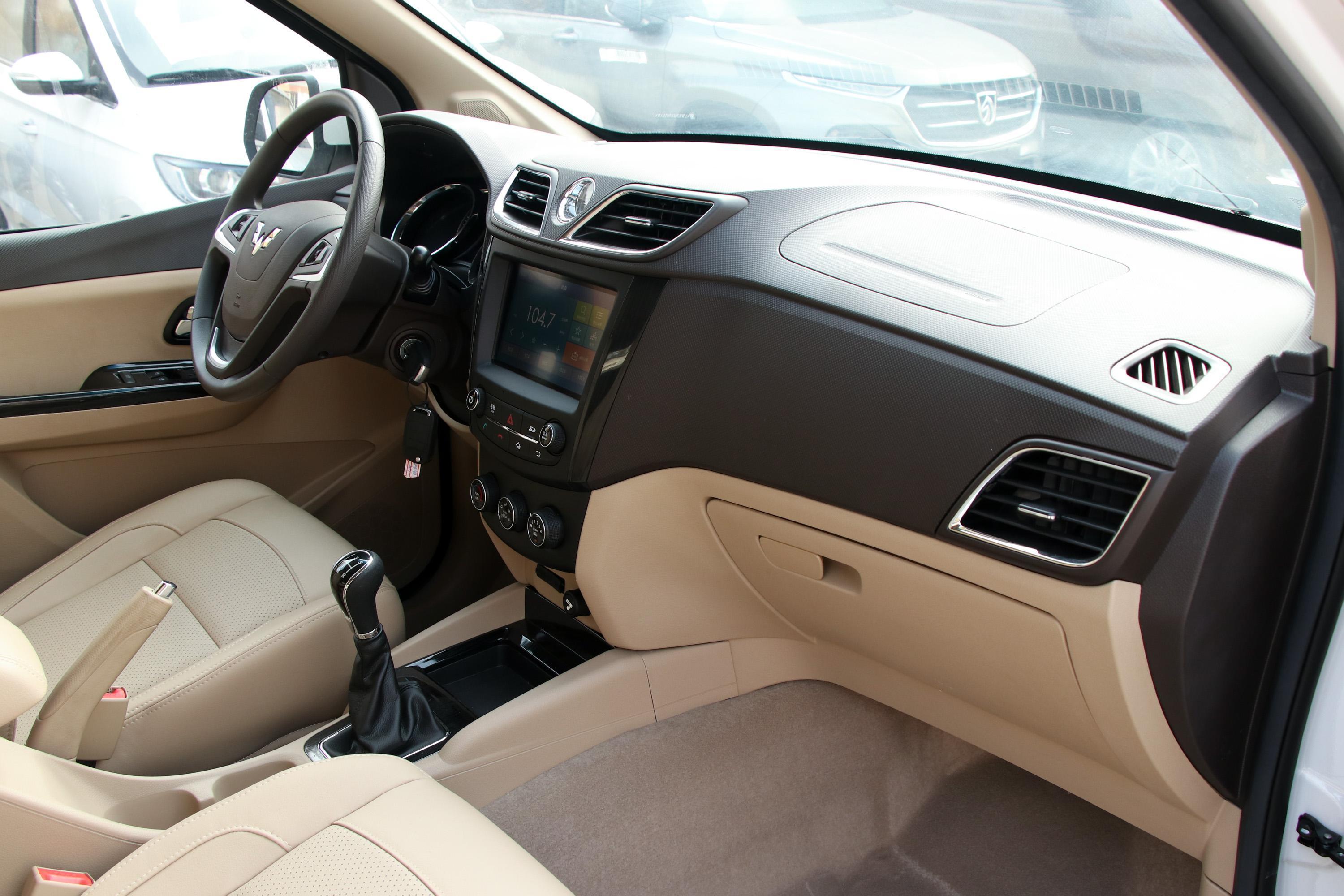 五菱宏光s1车窗宽度发动机