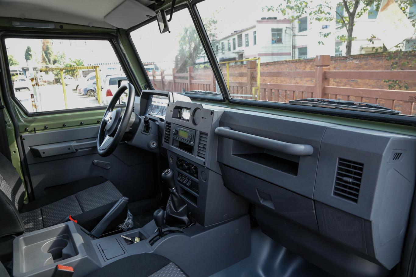 勇士皮卡连体 双排 2.2l 手动 3035轴距 汽油内饰全景副驾方向