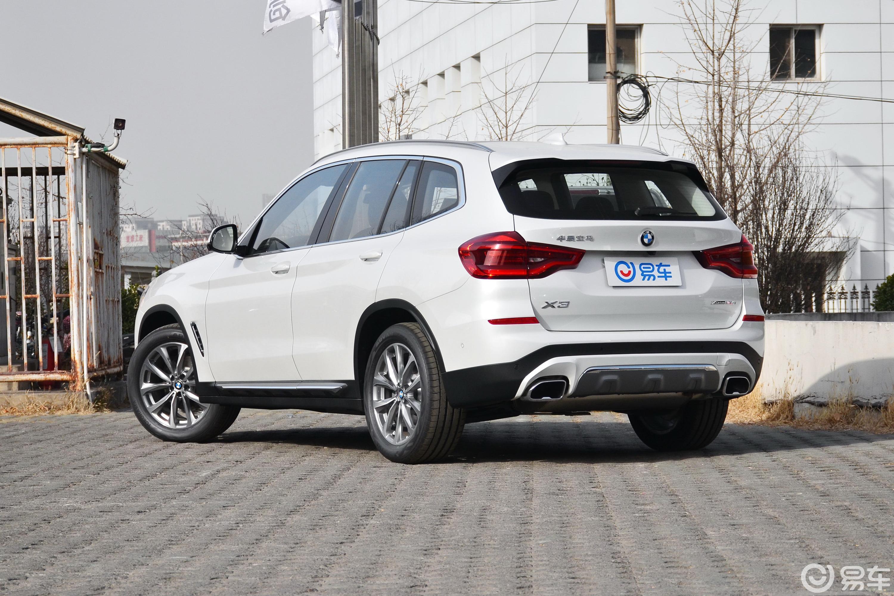 【宝马x32018款xdrive 25i 豪华套装侧后45度车头向左水平汽车图片