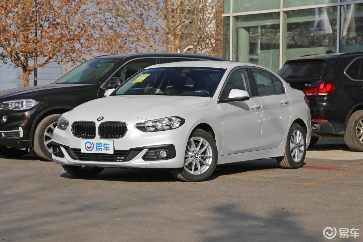 【宝马1系2018款118i 时尚版侧前45度车头向左水平汽车图片-汽车图片