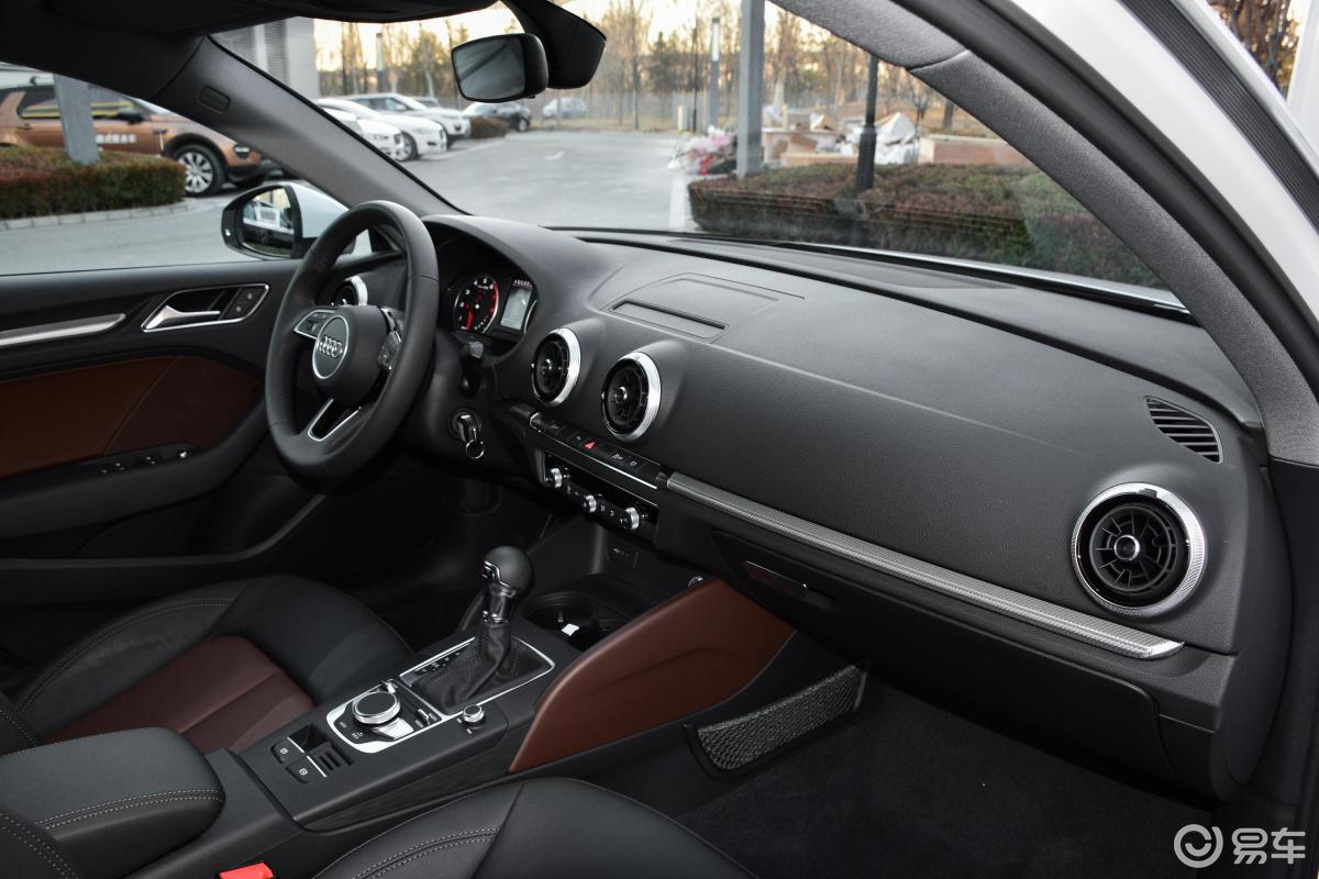 【奥迪a32019款sportback 35tfsi 风尚版 国v内饰全景副驾驶员方向