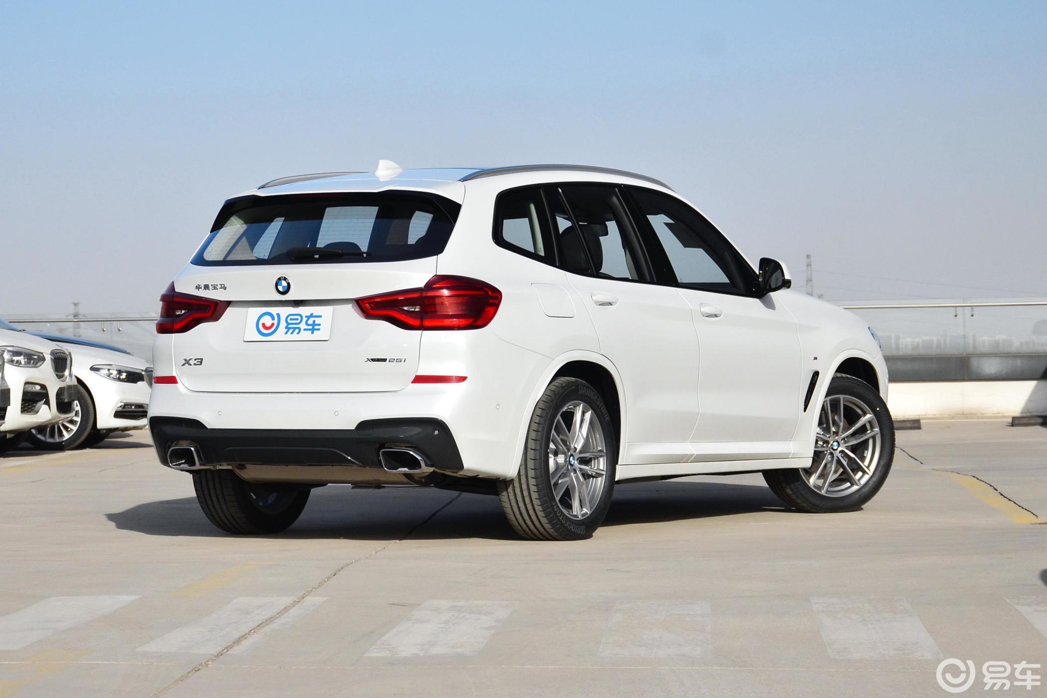 【宝马x32018款xdrive 25i m运动套装侧前45度车头向右水平汽车图片