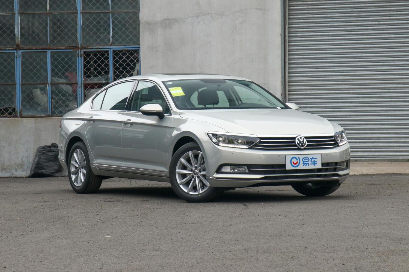 迈腾330tsi 双离合 领先型 国v侧前45度车头向右水平