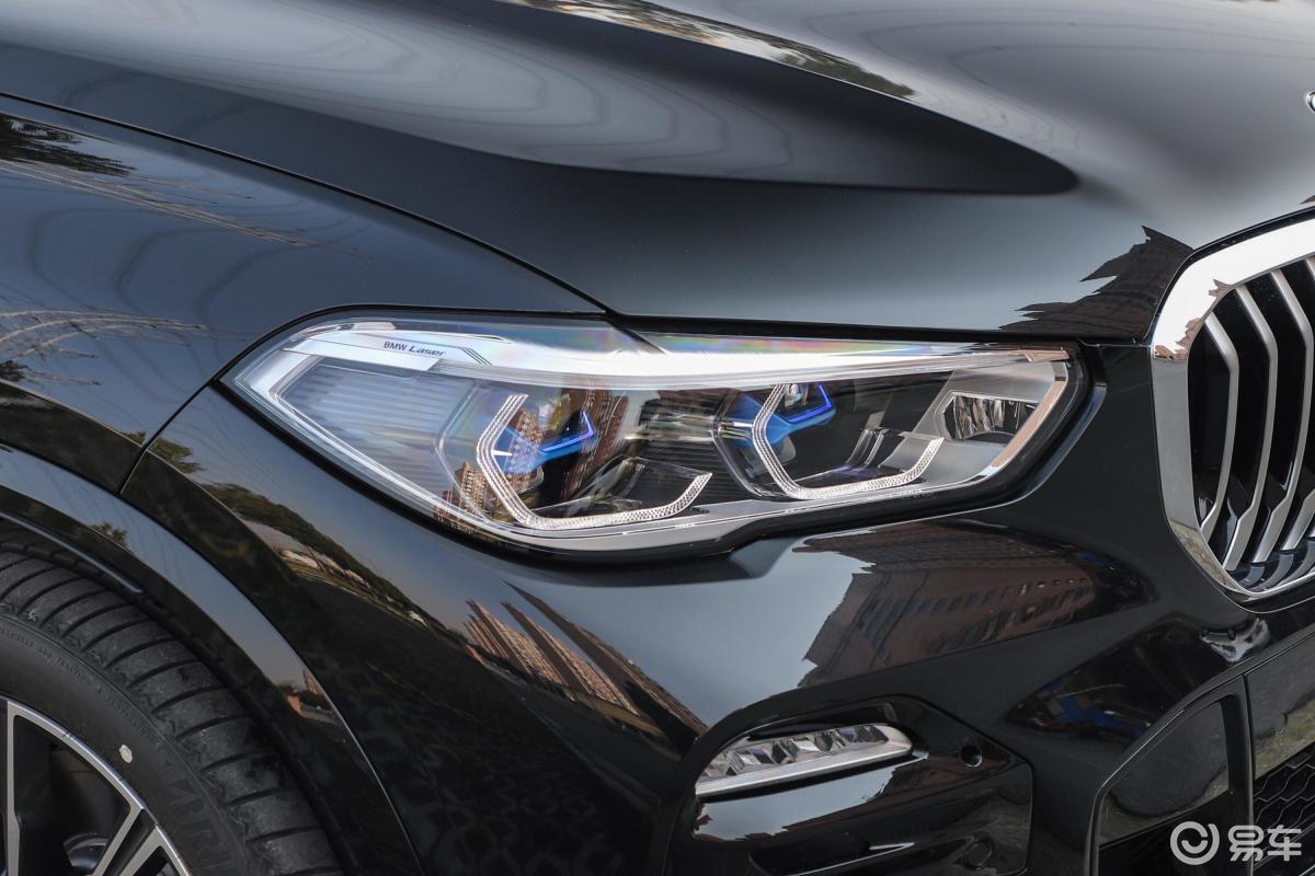 【宝马x52019款xdrive40i m运动套装大灯侧45度俯拍汽车图片-汽车图片