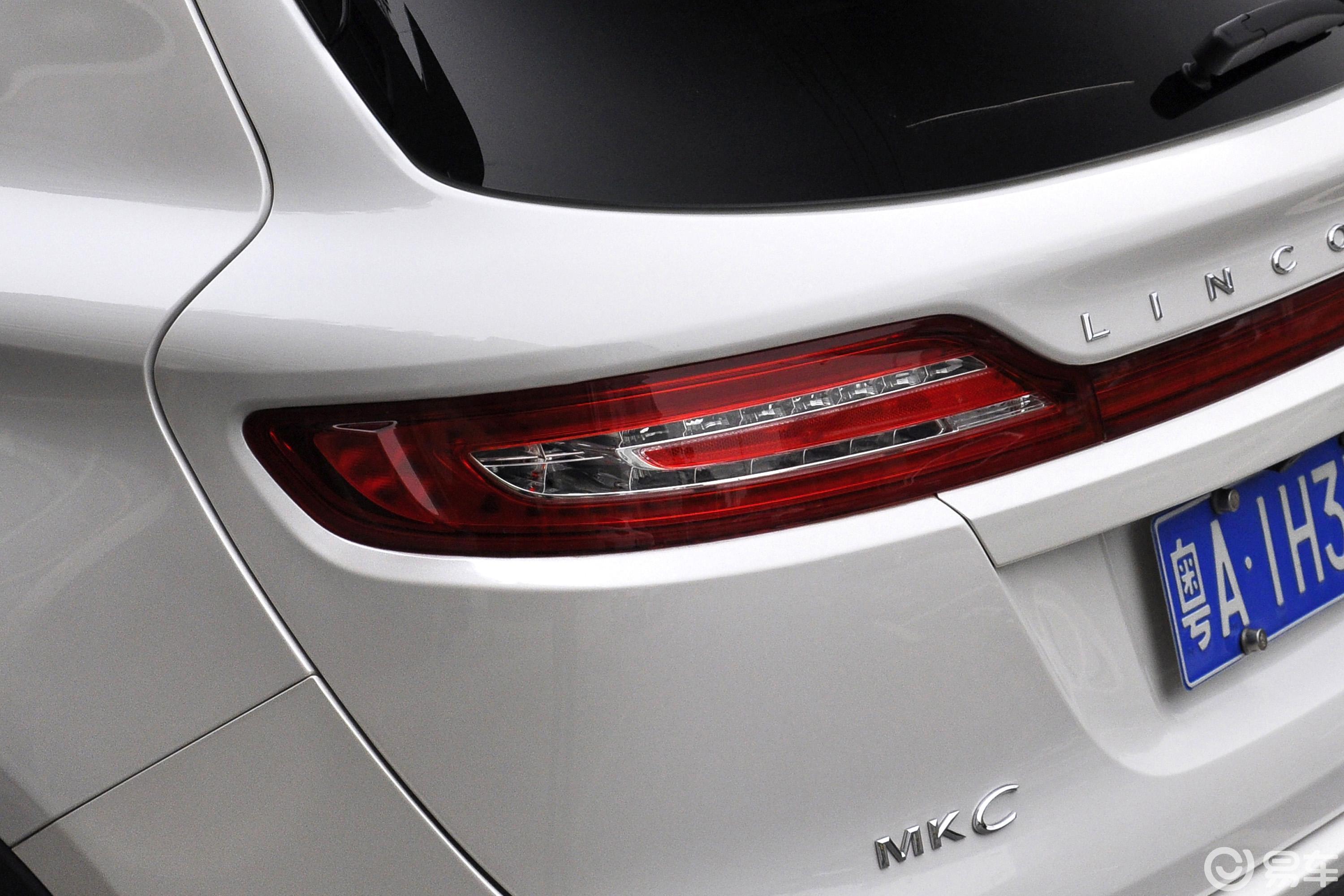 0t 手自一体 两驱 尊雅版尾灯侧45度俯拍汽车图片-汽车图片大全】