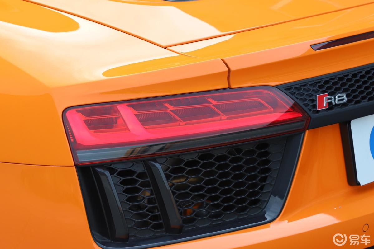 【奥迪r82017款v10 spyder尾灯侧45度俯拍汽车图片-汽车图片大全】