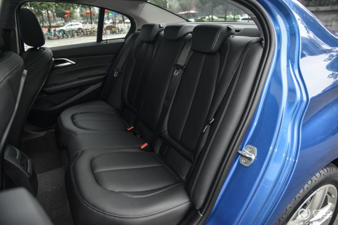 配置丰富空间舒适 宝马1系优惠高达9.1万_易车