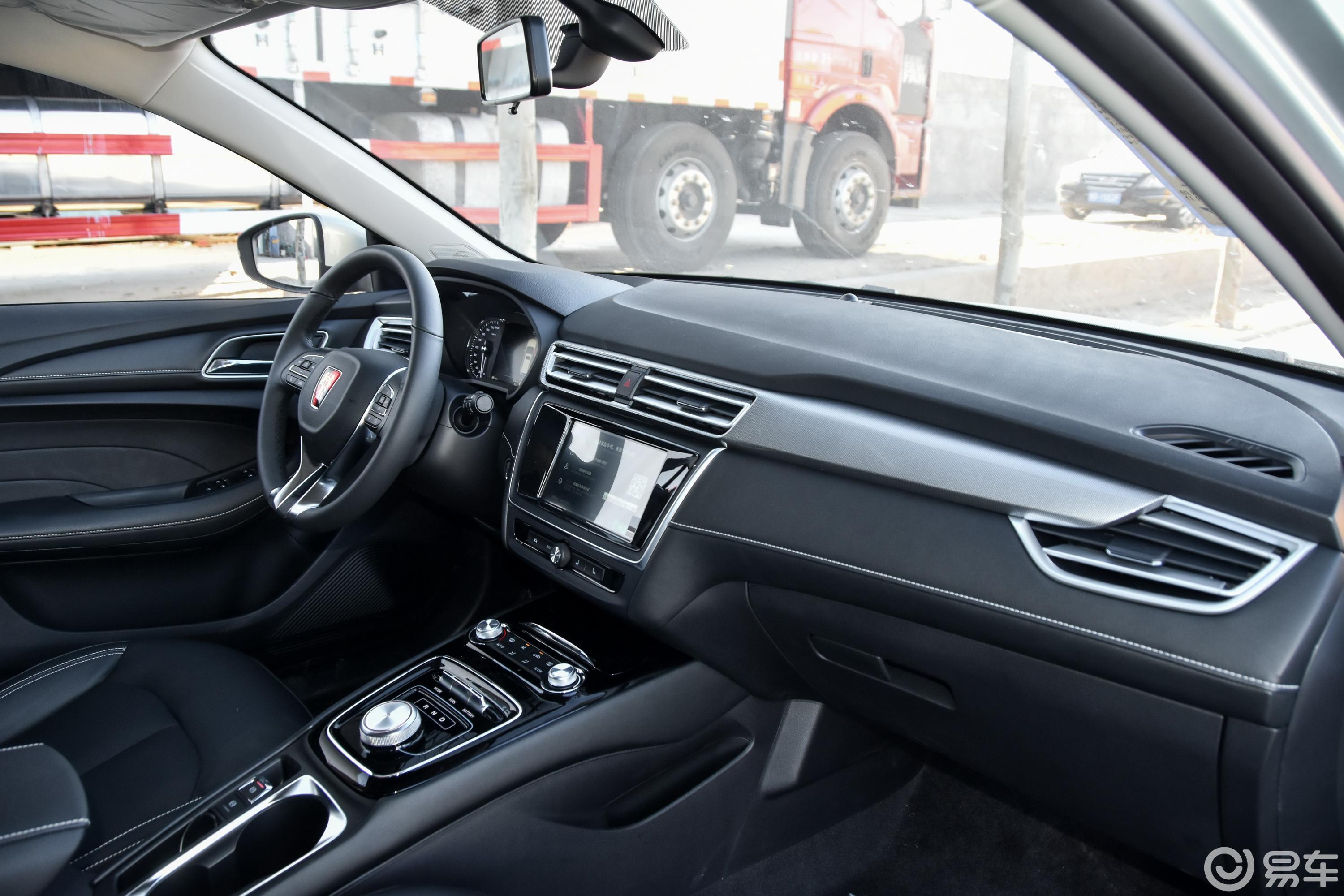 荣威ei52019款智联旗舰版内饰全景副驾驶员方向汽车图片