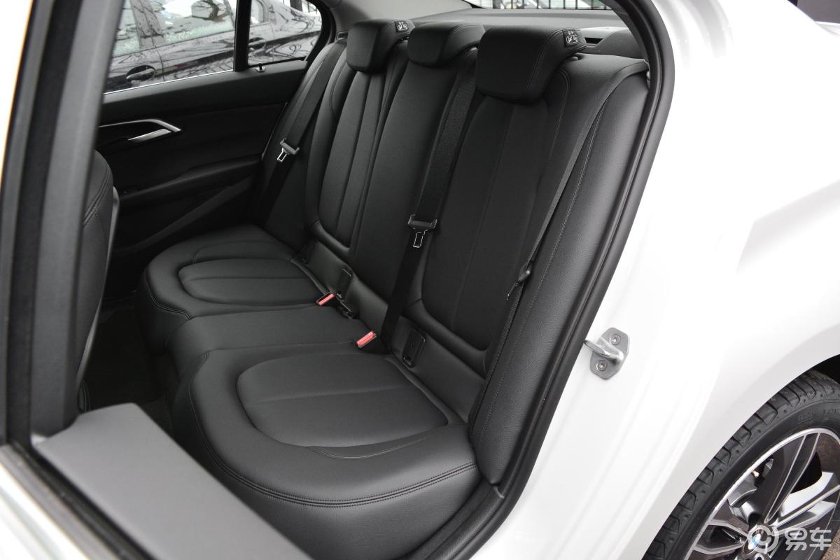 【宝马1系2019款118i 时尚版后排座椅汽车图片-汽车图片大全】-易车