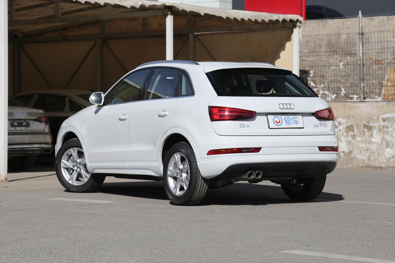 奥迪q330周年纪念版 35 tfsi 时尚版侧后45度车头向左水平