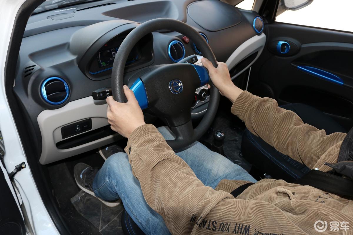 【江铃e200l2018款标准版内饰汽车图片-汽车图片大全】-易车