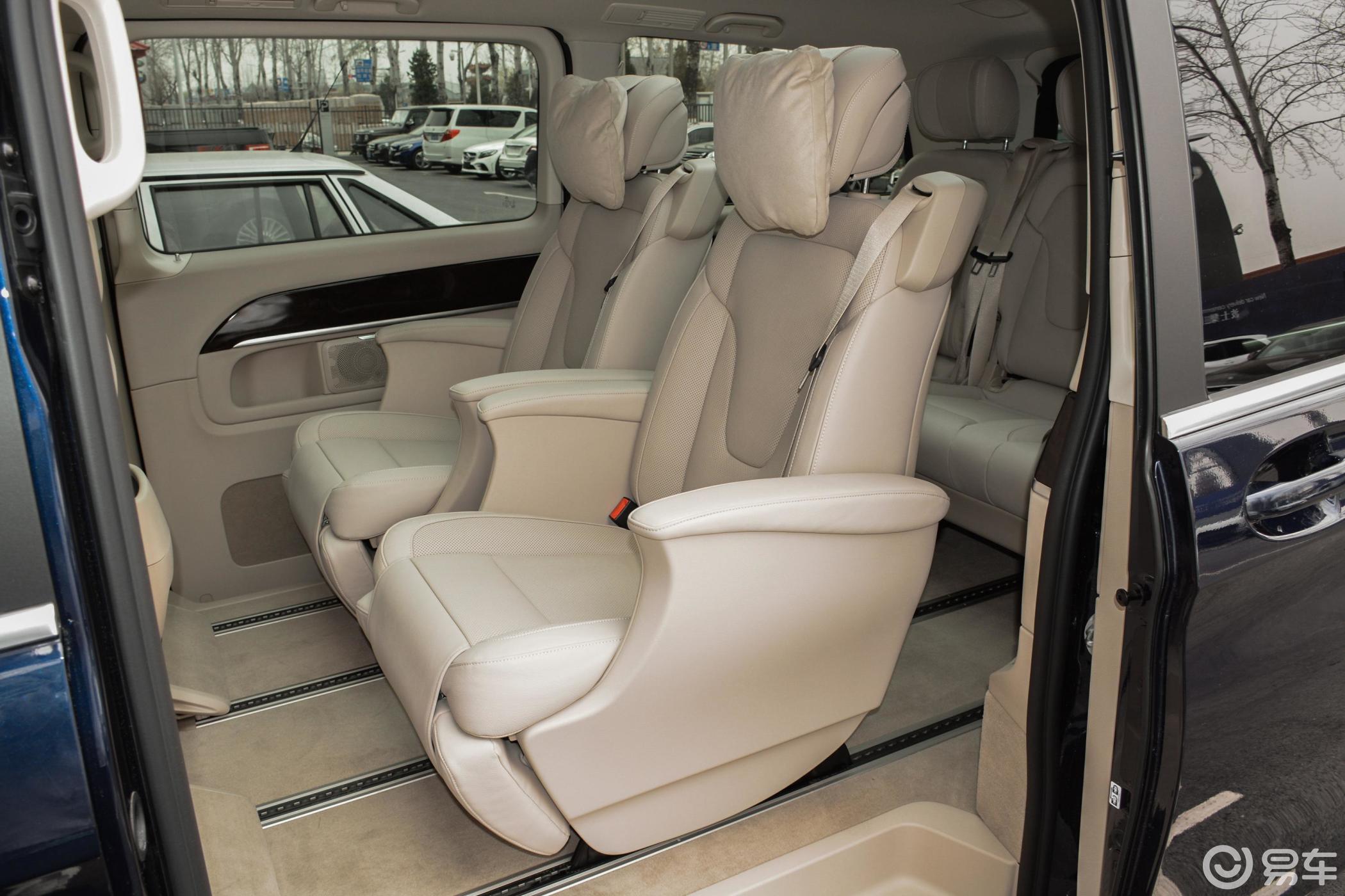 【奔驰v级2018款v 260 尊贵版后排座椅汽车图片-汽车图片大全】-易车