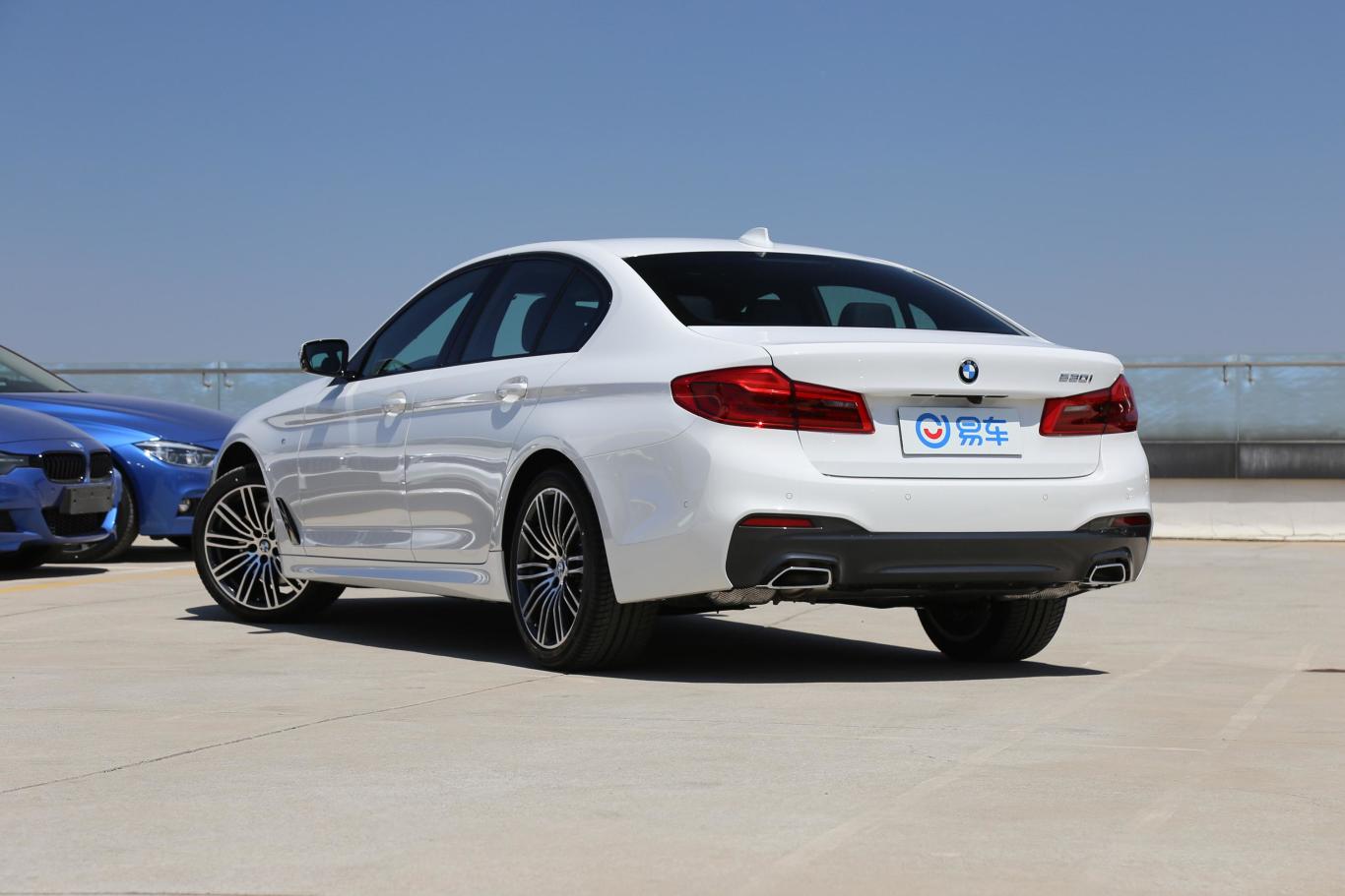宝马5系(进口)530i m运动套装侧后45度车头向左水平