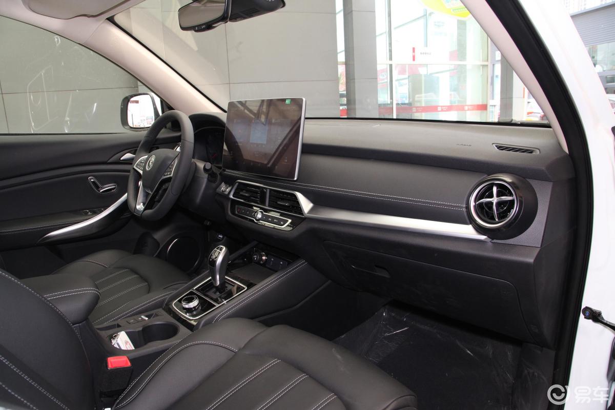 【宋新能源2019款ev500 智联领享版内饰全景副驾驶员方向汽车图片