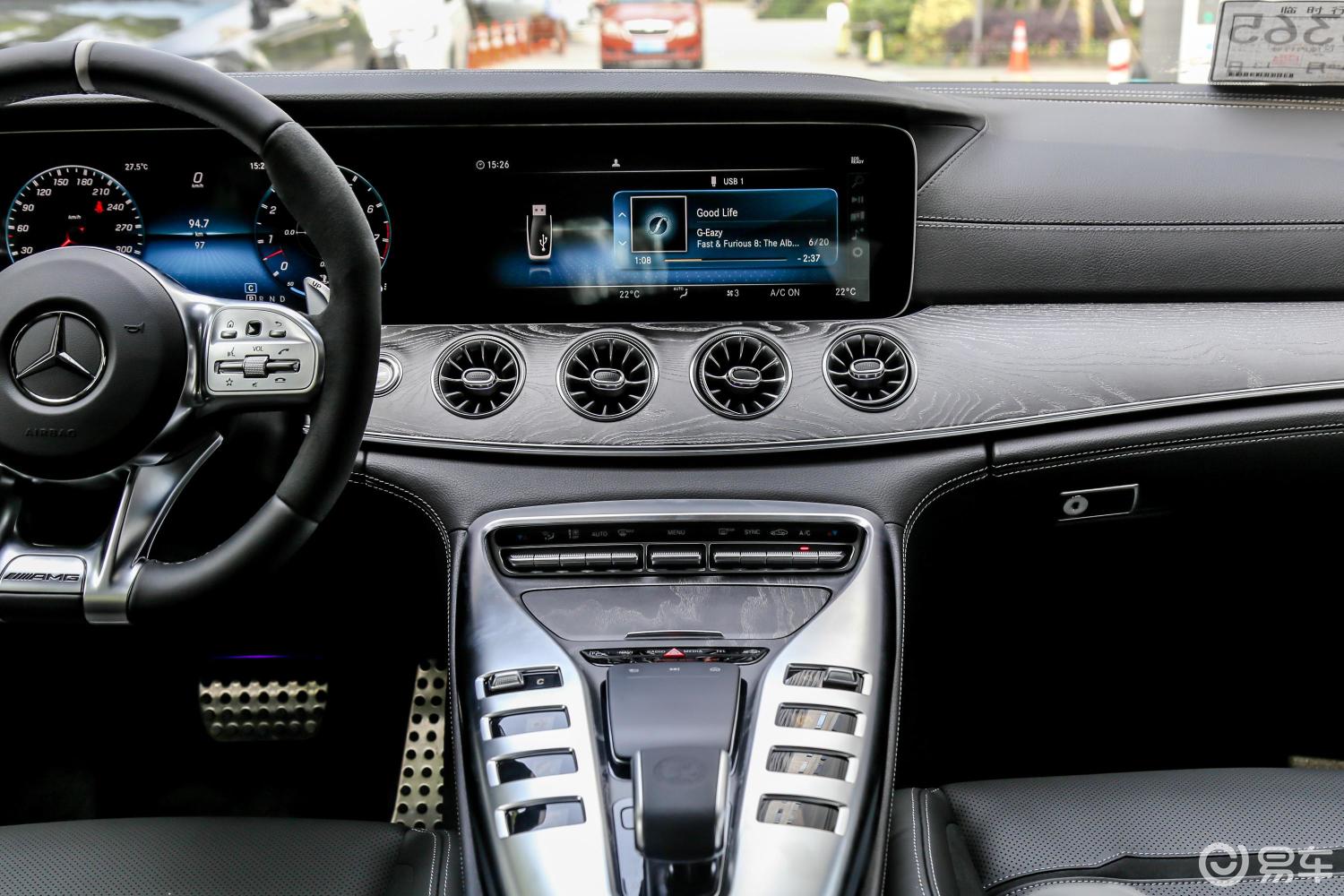 【奔驰gt amg2019款amg gt 53 4matic  四门跑车中控台整体汽车图片