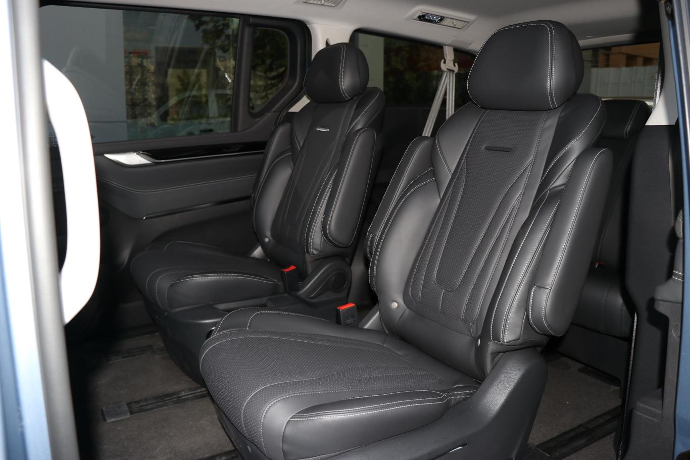 大通g202.0t 手自一体 行政版 汽油后排座椅