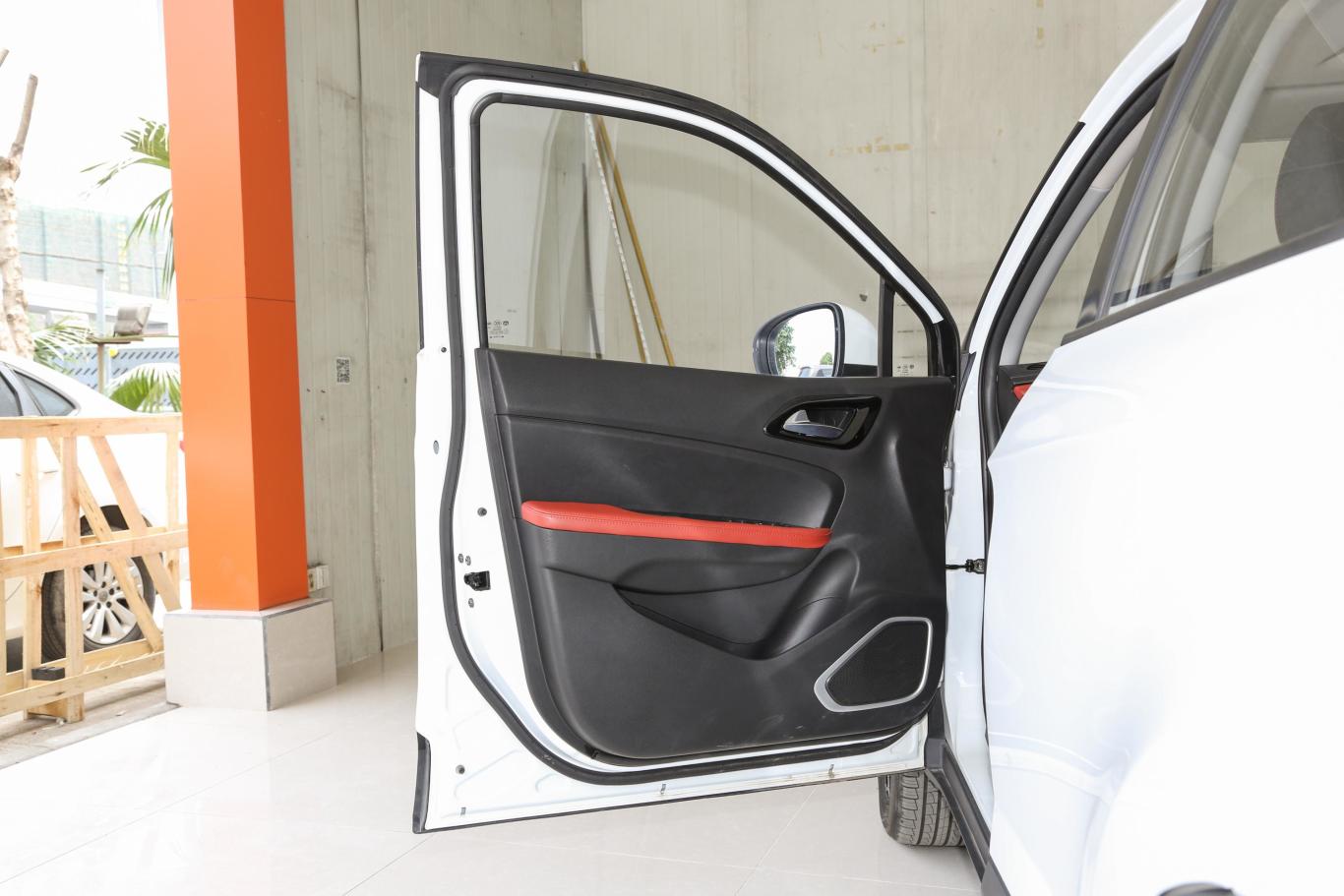 中华v31.5t 手动 旗舰版驾驶员侧前车门