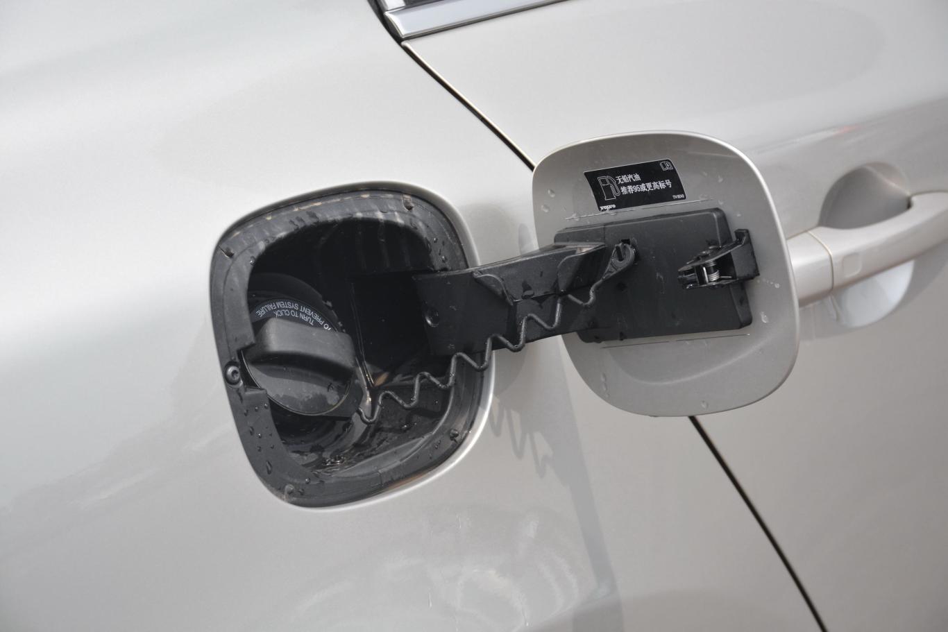 沃尔沃s60s60l 改款 t5 智驭菁英版油箱盖