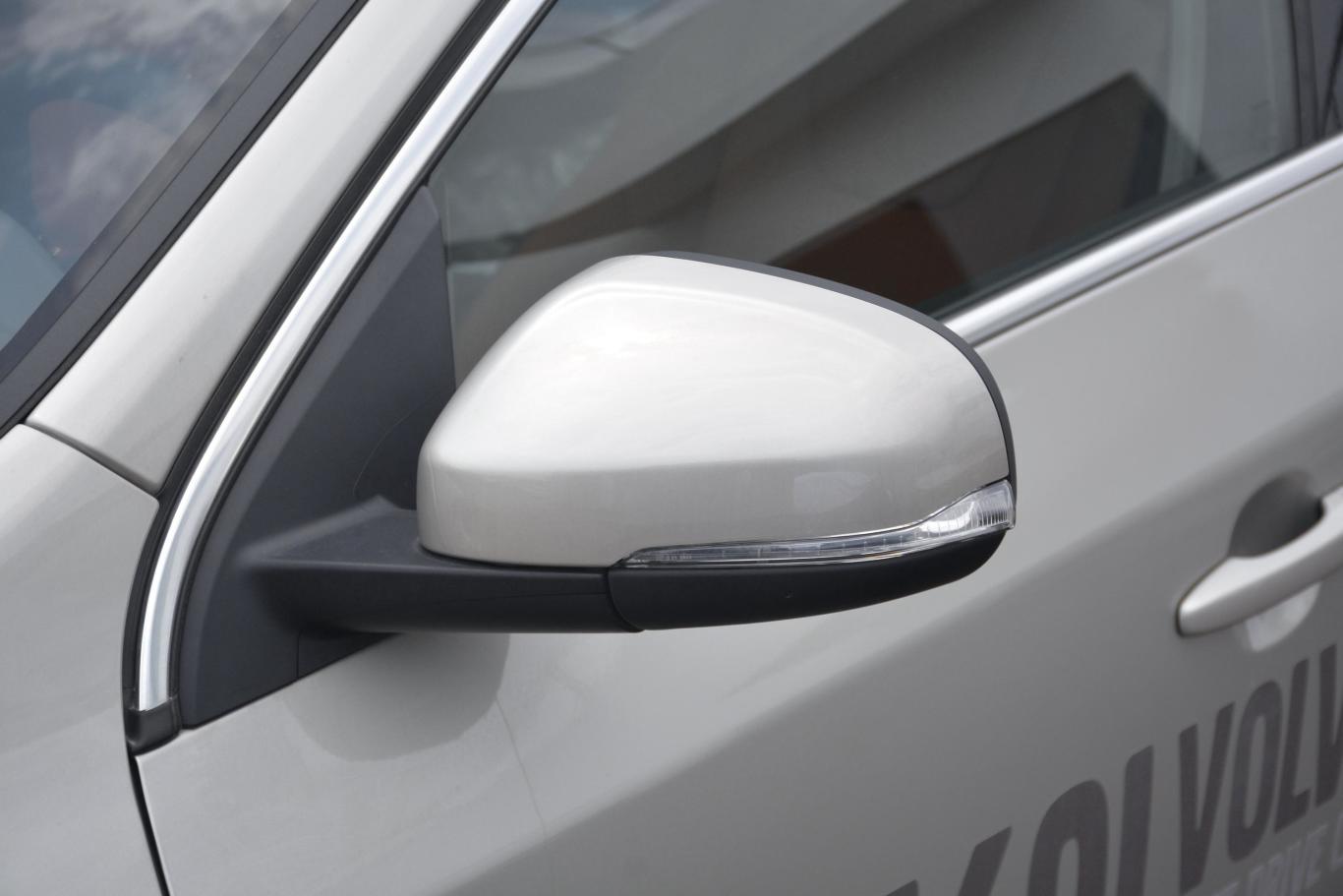 沃尔沃s60s60l 改款 t5 智驭菁英版主驾驶后视镜背面