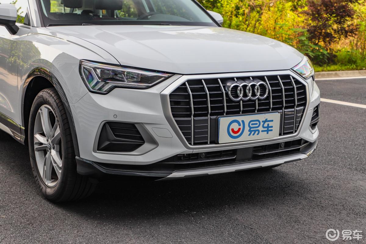 【奥迪q32019款35 tfsi 时尚致雅版前格栅侧俯拍汽车图片-汽车图片
