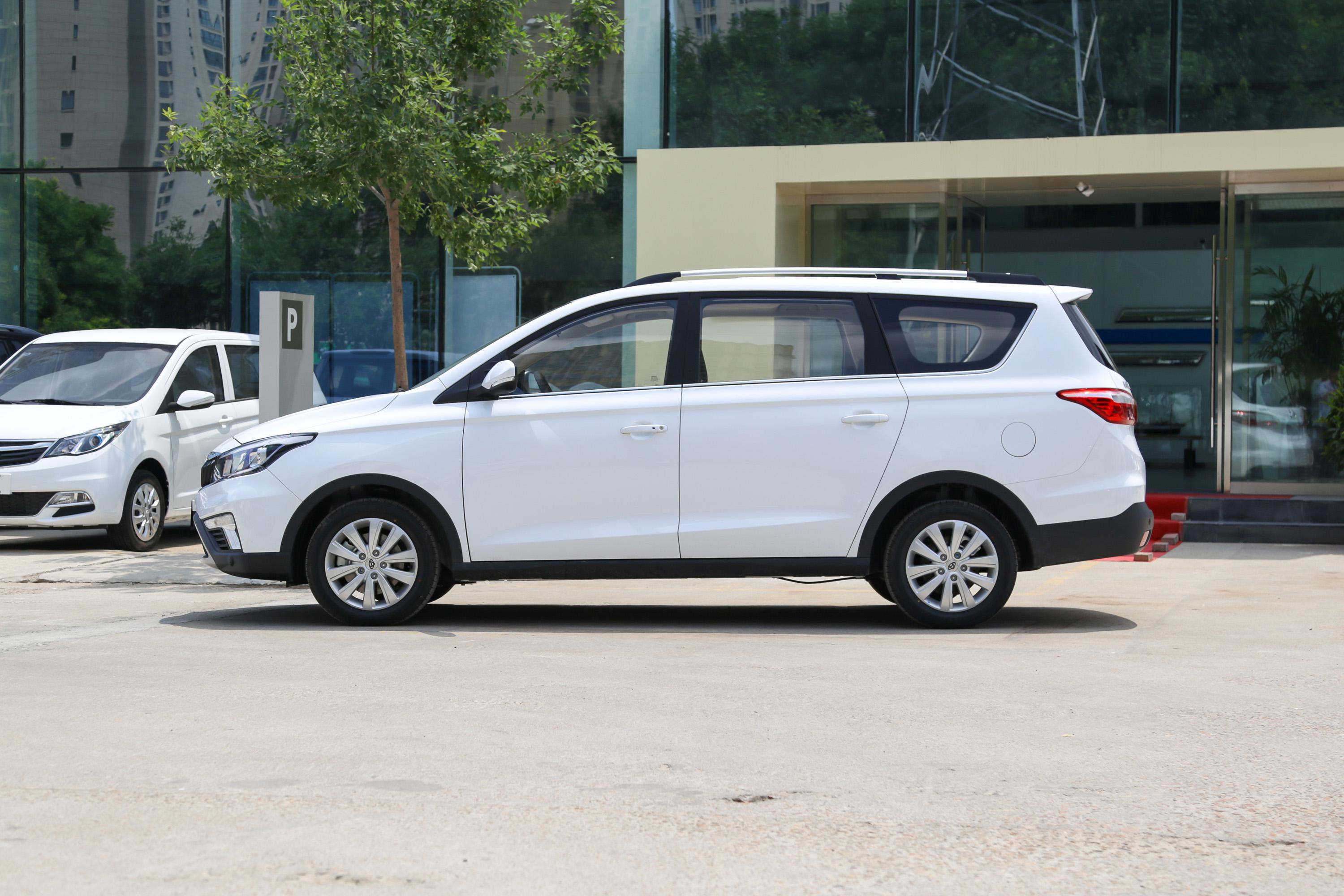 长安欧尚a800外观空间配置