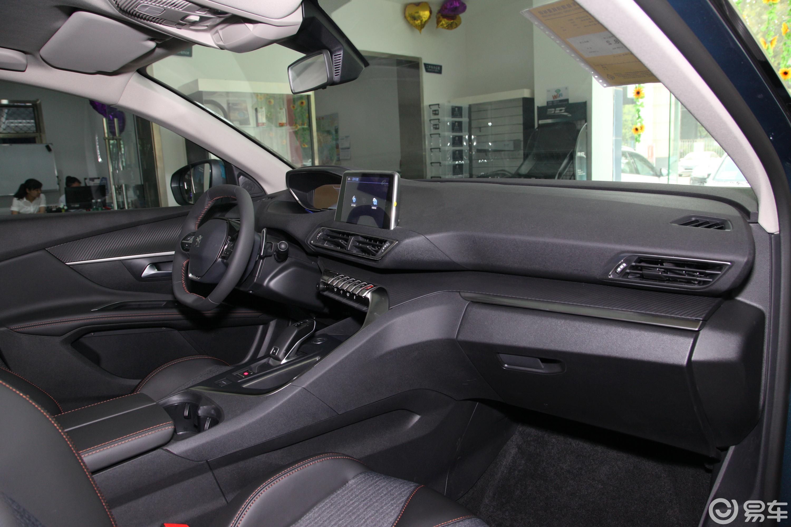 【标致50082019款360thp 精英版 5座内饰全景副驾驶员方向汽车图片