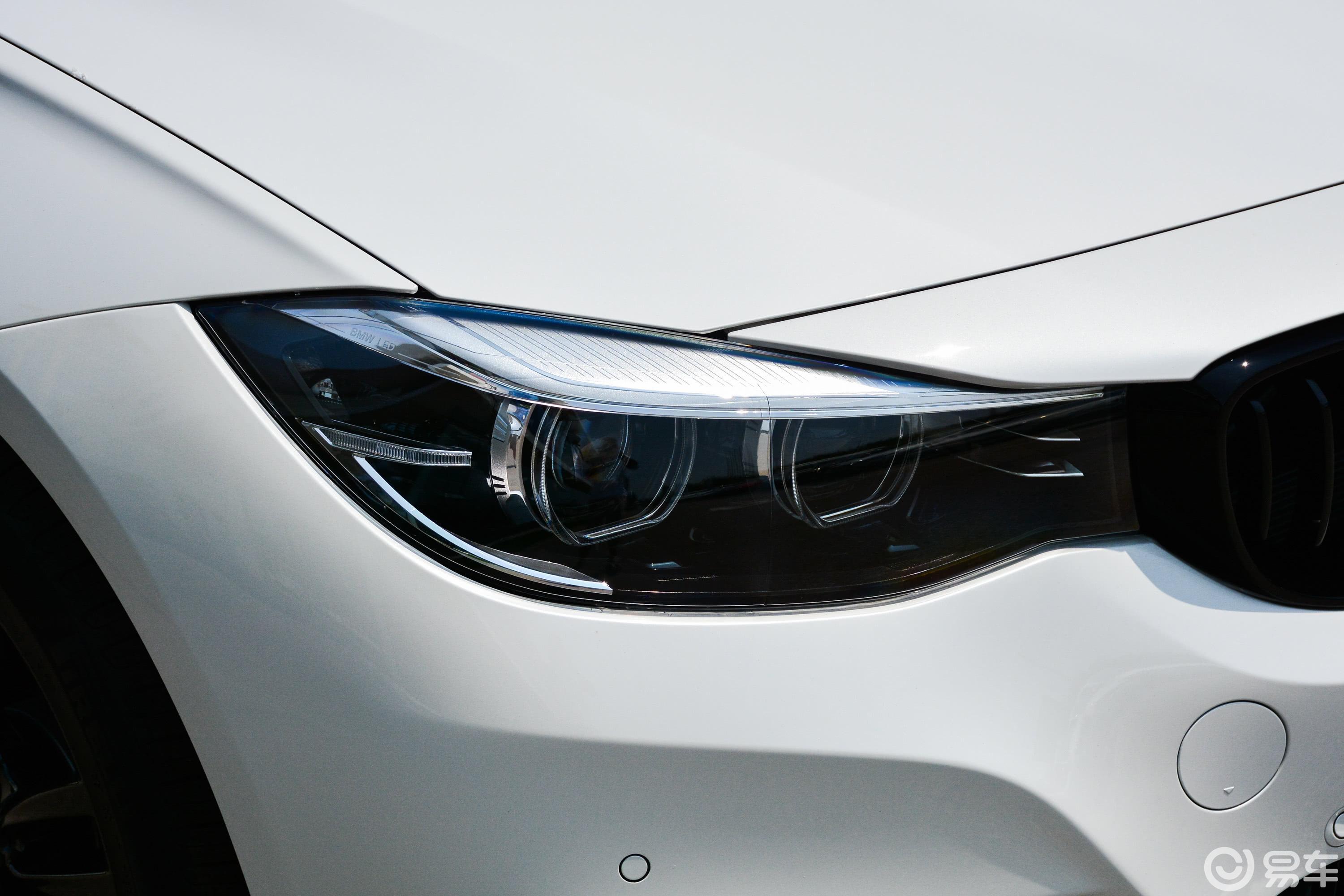 【宝马3系gt2019款320i m运动曜夜版大灯侧45度俯拍汽车图片-汽车图片