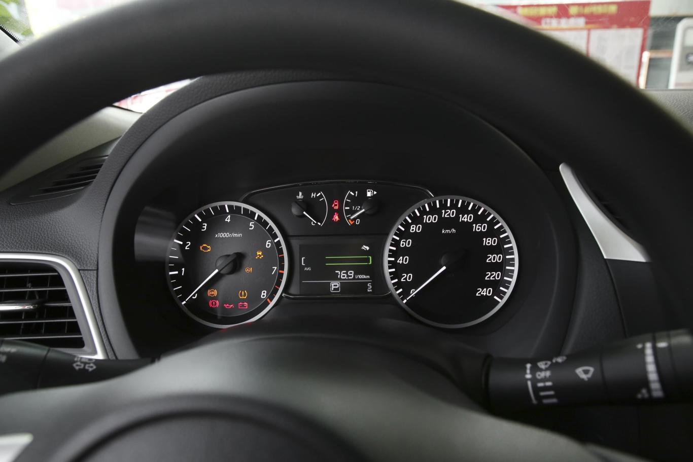 轩逸经典 1.6xe cvt 舒适版仪表盘
