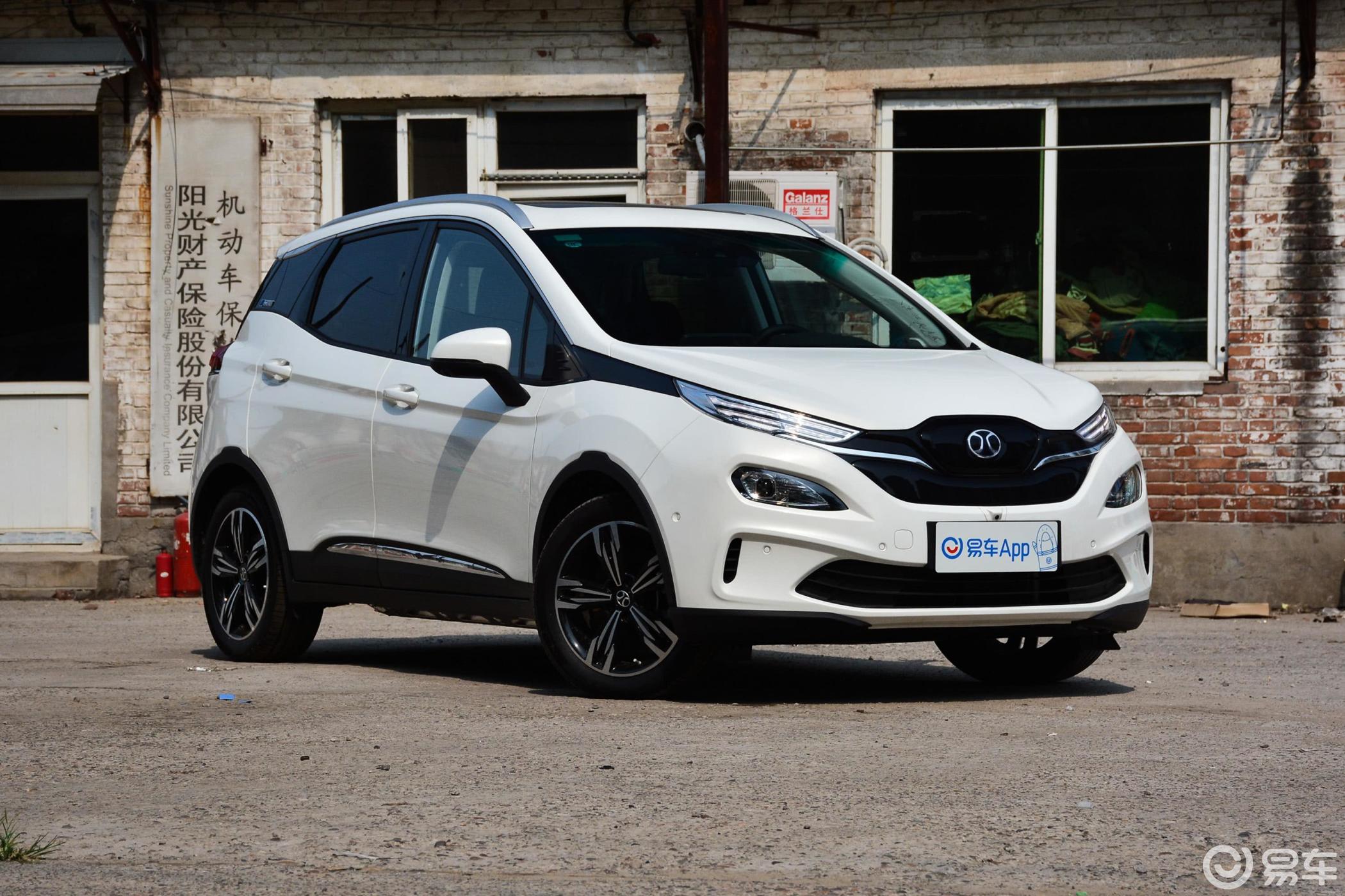 【北汽新能源ex32019款r600 劲潮版侧前45度车头向右水平汽车图片