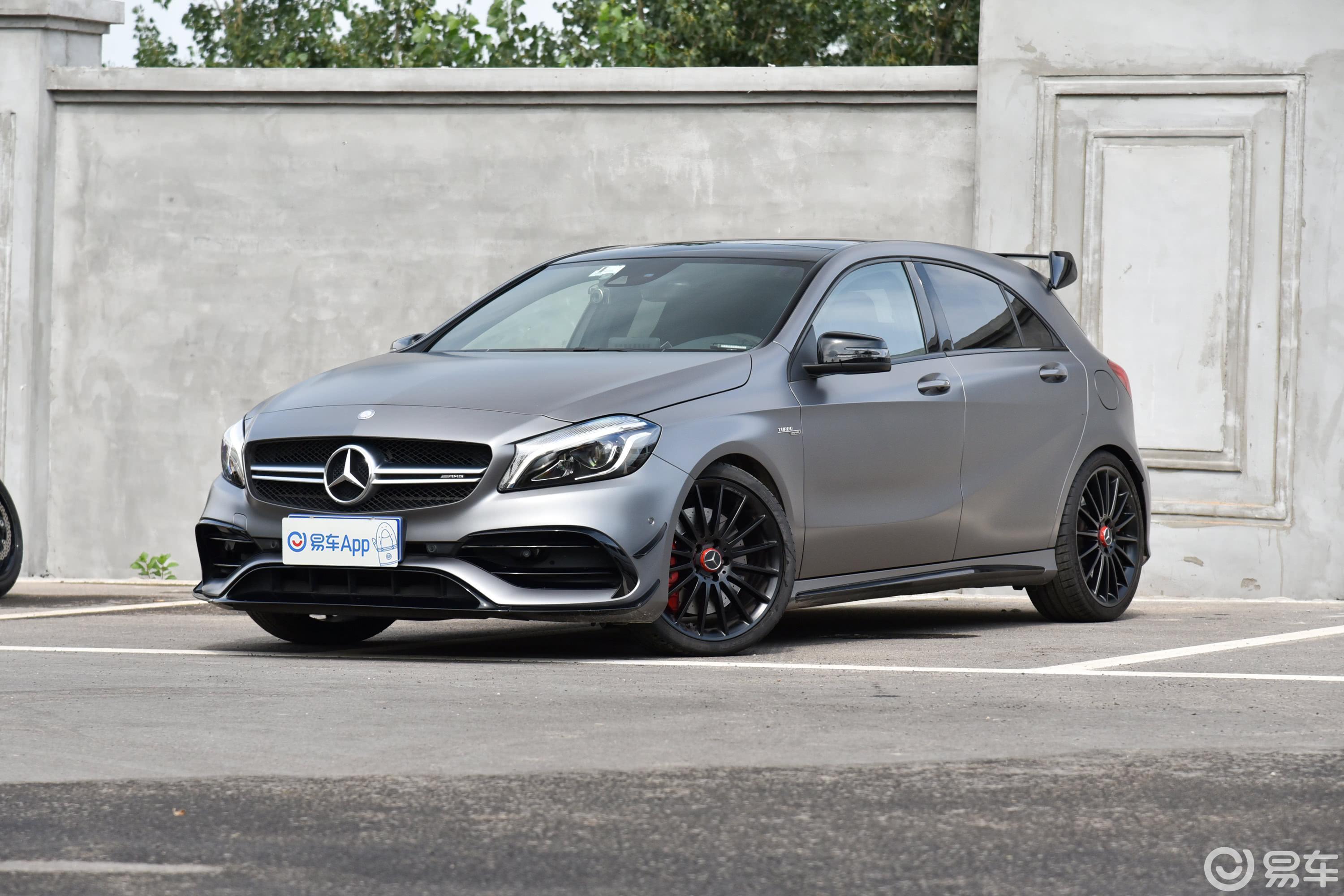 【奔驰a级 amg(进口)2017款a 45 4matic侧前45度车头向左水平汽车图片