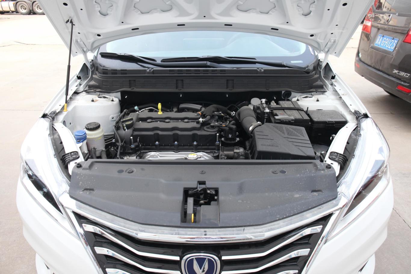 逸动dt1.6l 手动 舒享型 国vi前舱整体