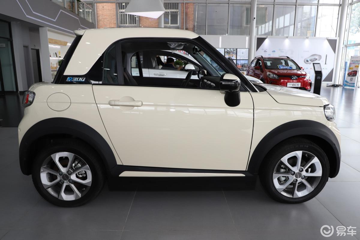 【lite2019款r300 魔力版正侧车头向右水平汽车图片-汽车图片大全】