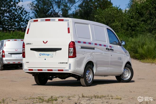 2018款 五菱荣光v 1.5l 手动 实用型 国v 直降0.20万