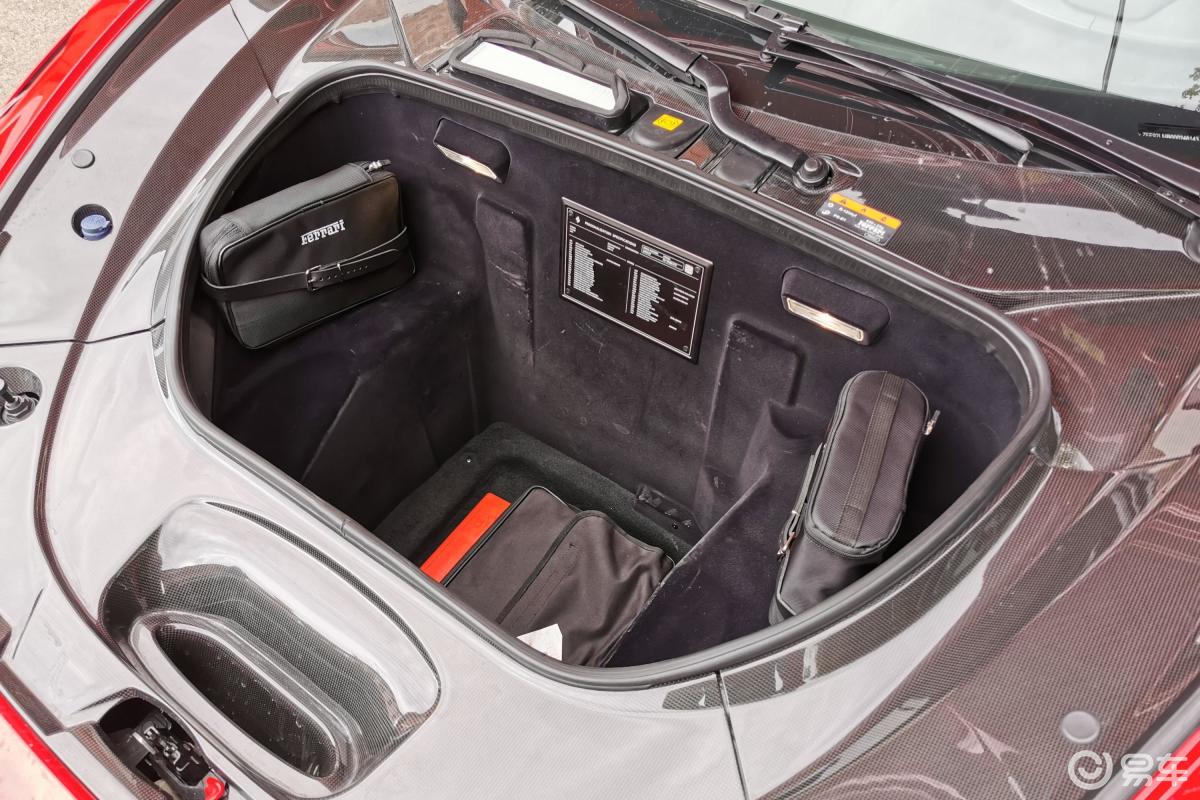 【法拉利f82019款tributo 3.