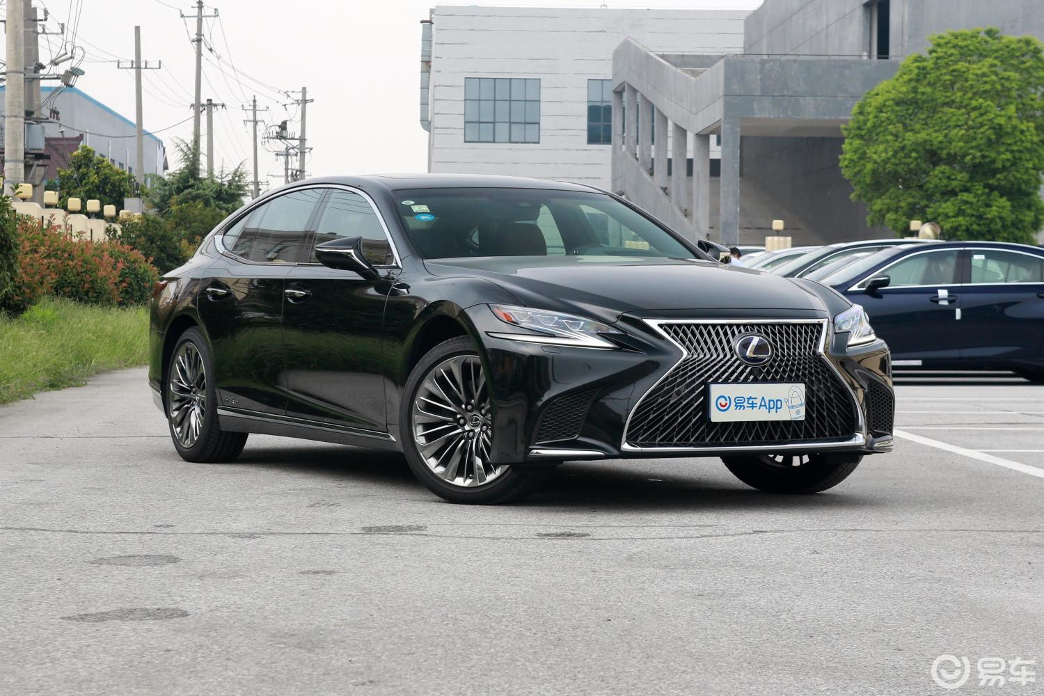 【雷克萨斯ls2020款500h 行政版 国vi侧前45度车头向右水平汽车图片