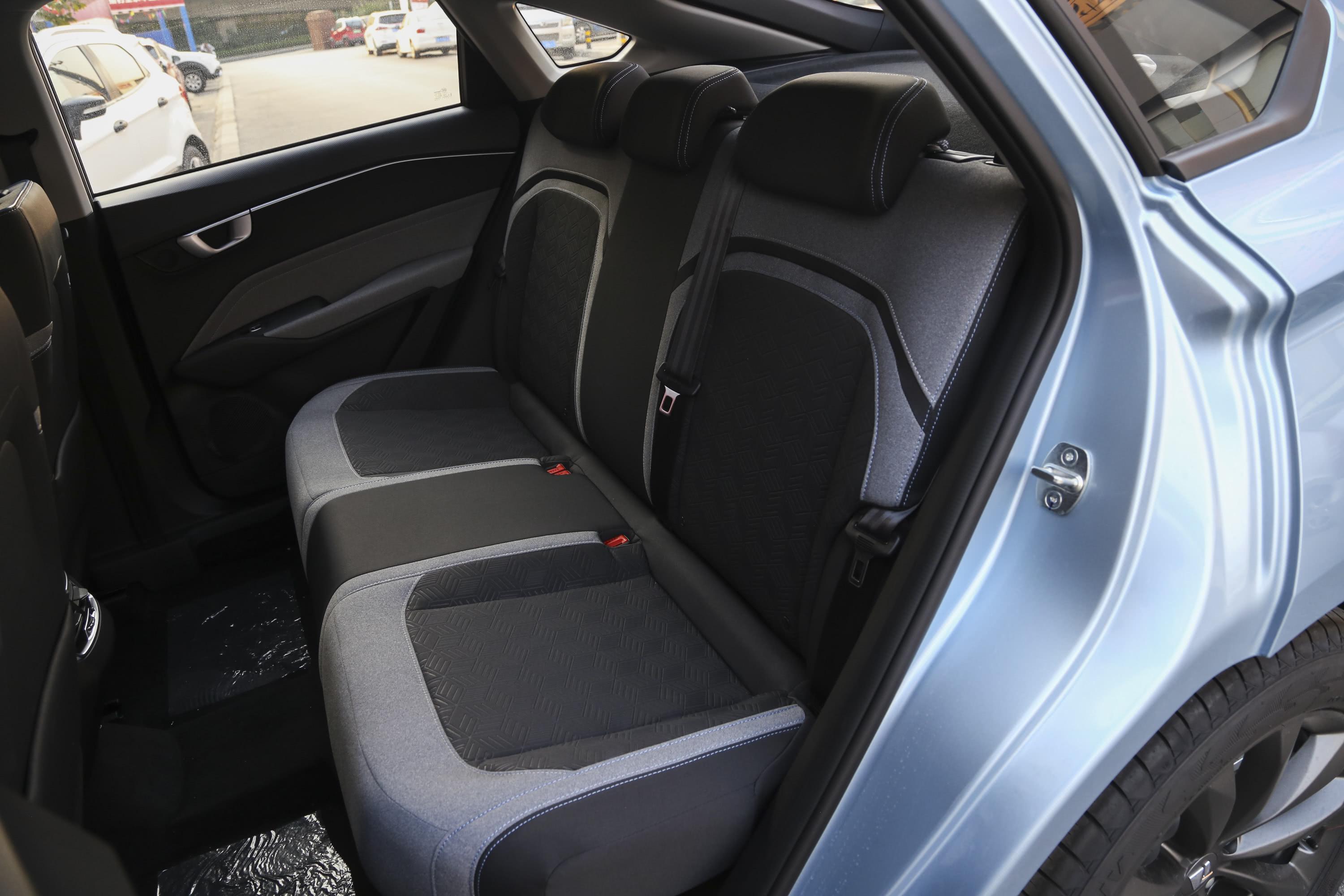 宝骏rc6内饰轴距配置