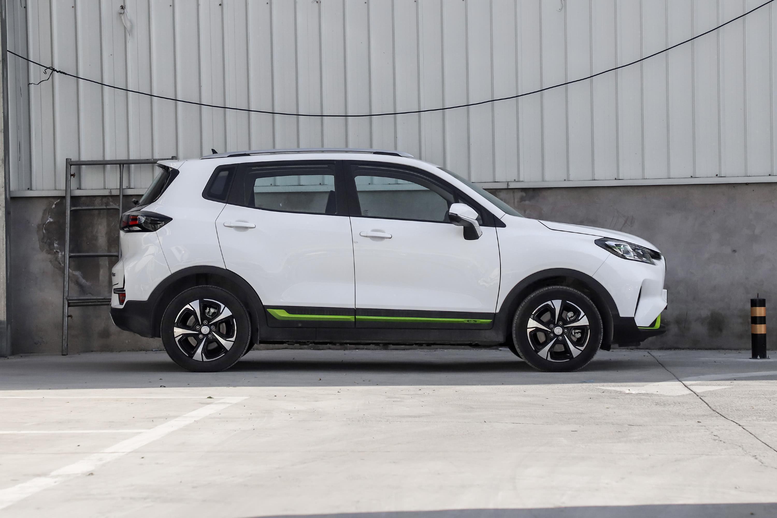 10.7万级的长安CS15 E-Pro 大空间自带大床_易车