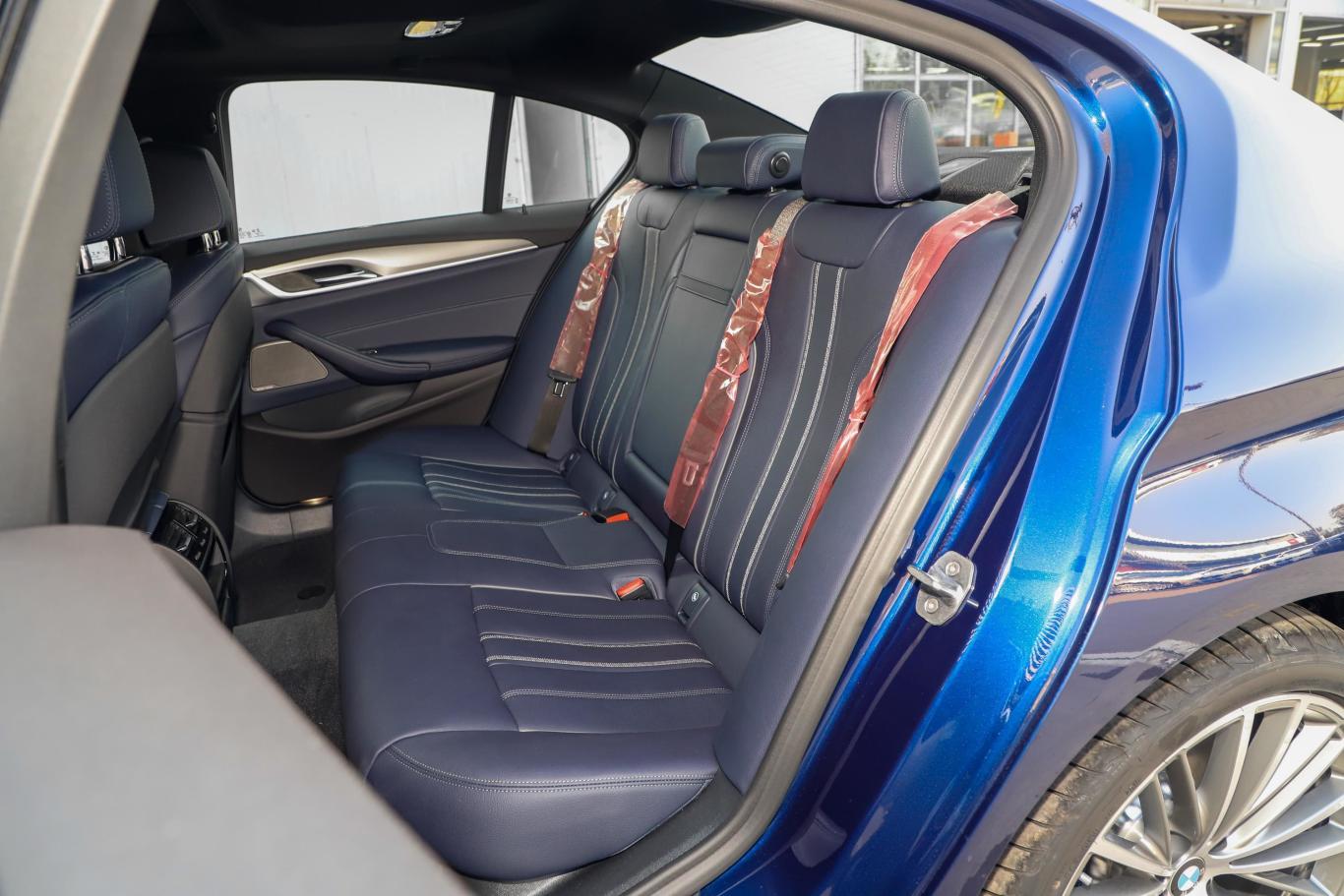 宝马5系(进口)530i 风尚版 m运动套装后排座椅