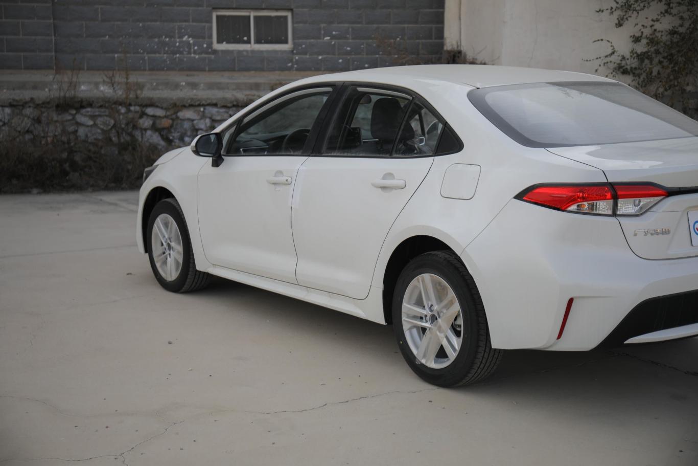 雷凌185t cvt 进取版 国v外观