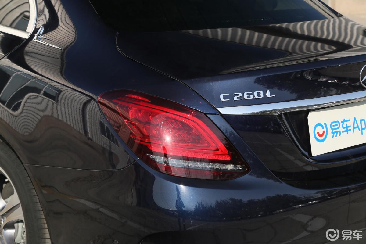 【奔驰c级2020款c 260 l 运动版尾灯侧45度俯拍汽车图片-汽车图片大全