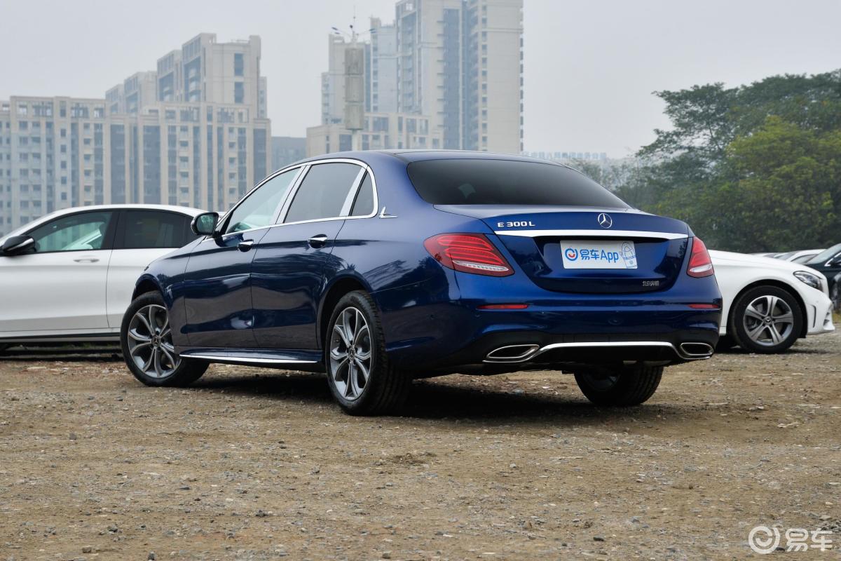 【奔驰e级2020款e 300 l 时尚型 运动轿车侧后45度车头向左水平汽车