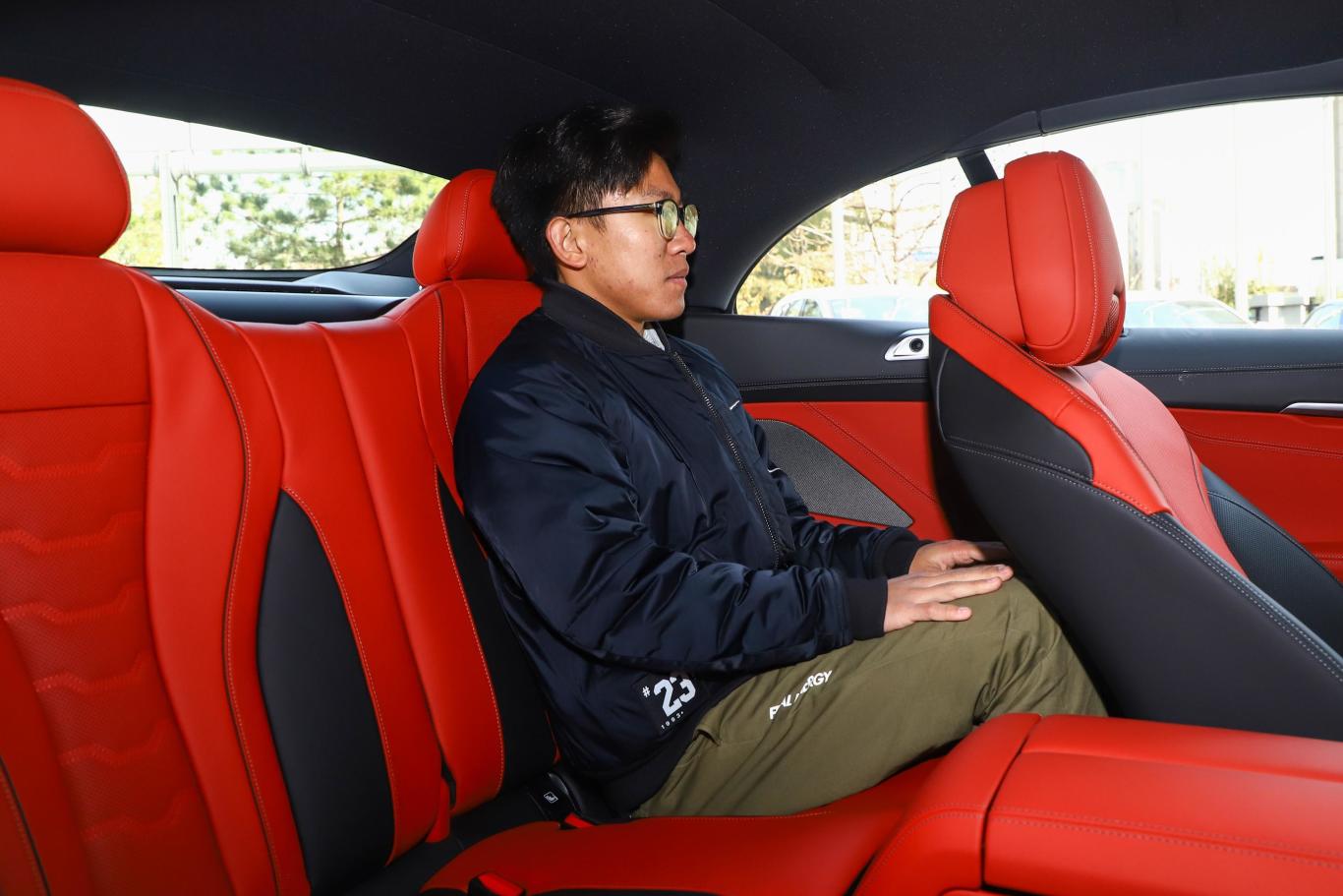 宝马8系敞篷轿跑车 840i 首发限量版后排空间体验