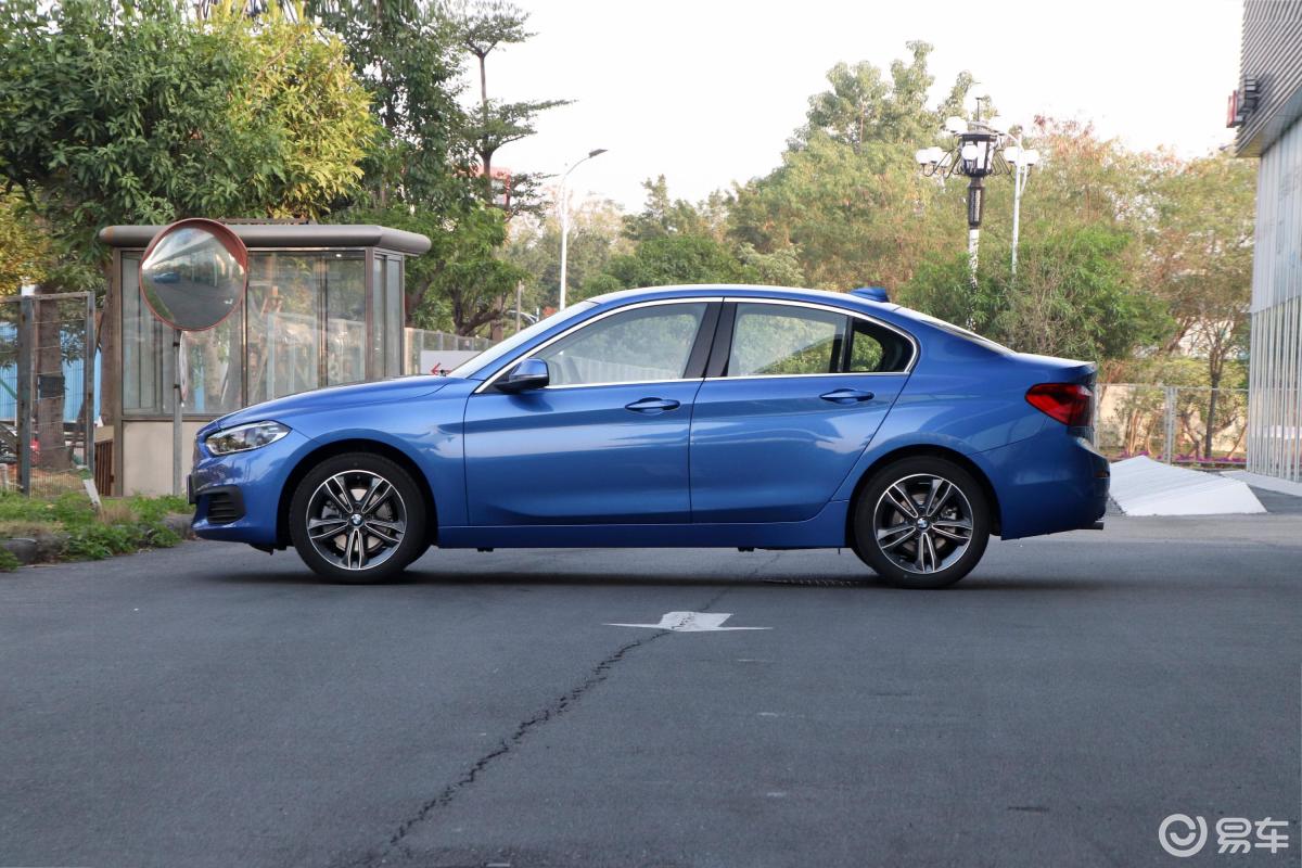 【宝马1系2020款120i 时尚版正侧车头向左水平汽车图片-汽车图片大全