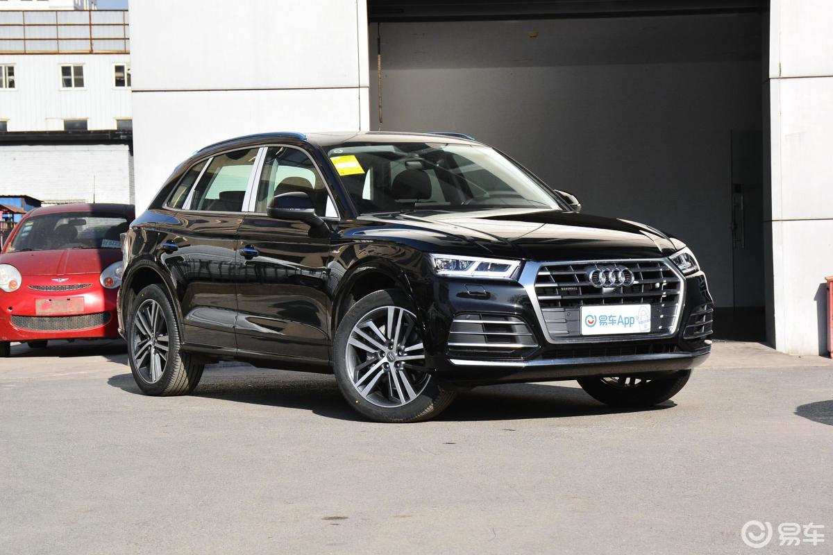 【奥迪q5l2020款45 tfsi 尊享运动型侧前45度车头向右水平汽车图片