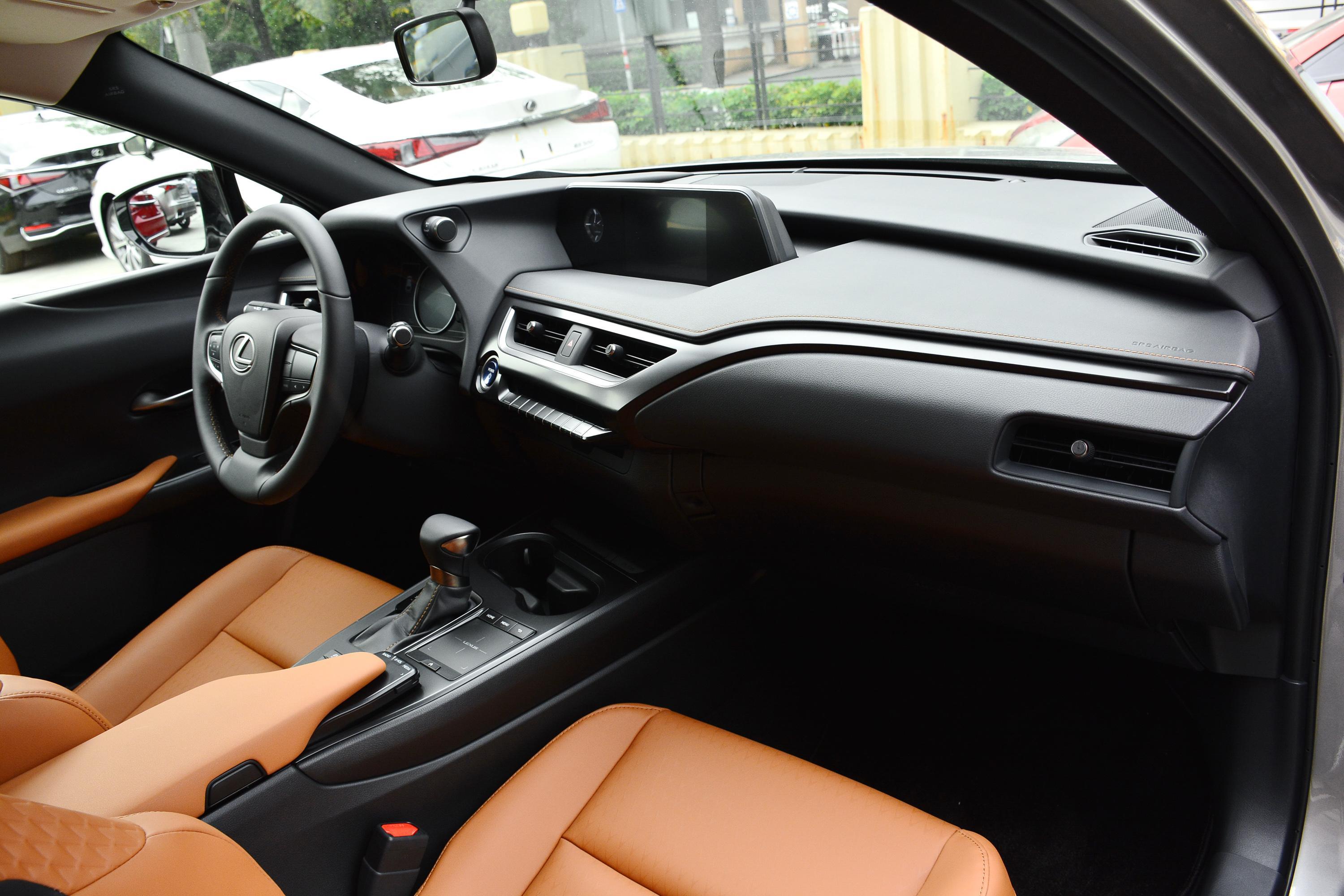 雷克萨斯ux控制系统后排动力