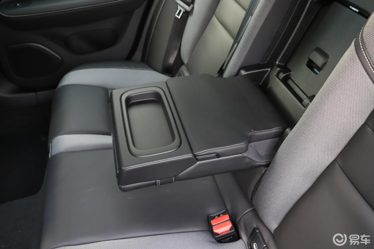 【沃尔沃v602020款t5 智远运动版后排空间体验汽车图片-汽车图片大全