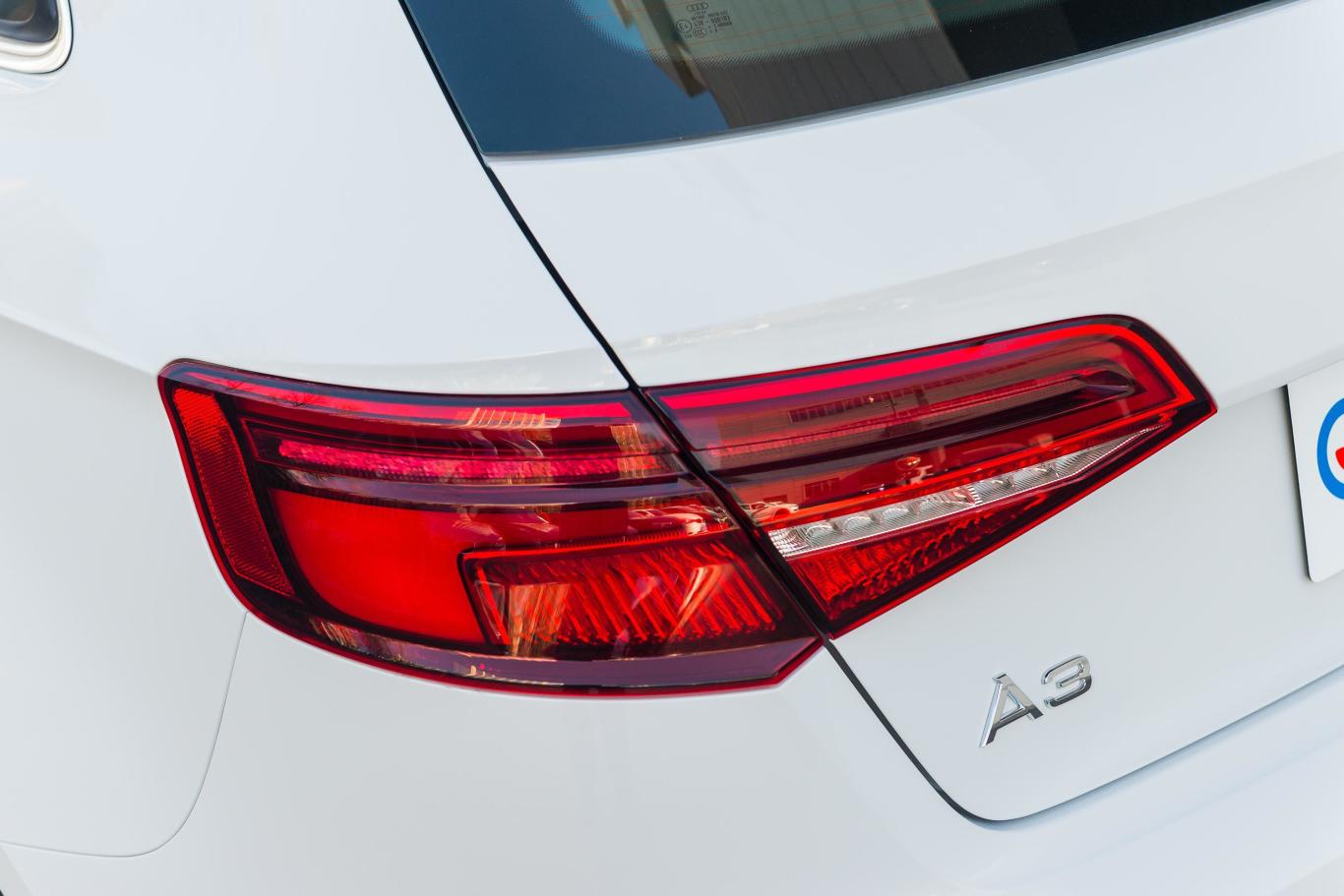 奥迪a3sportback 40 tfsi 风尚型尾灯侧45度俯拍