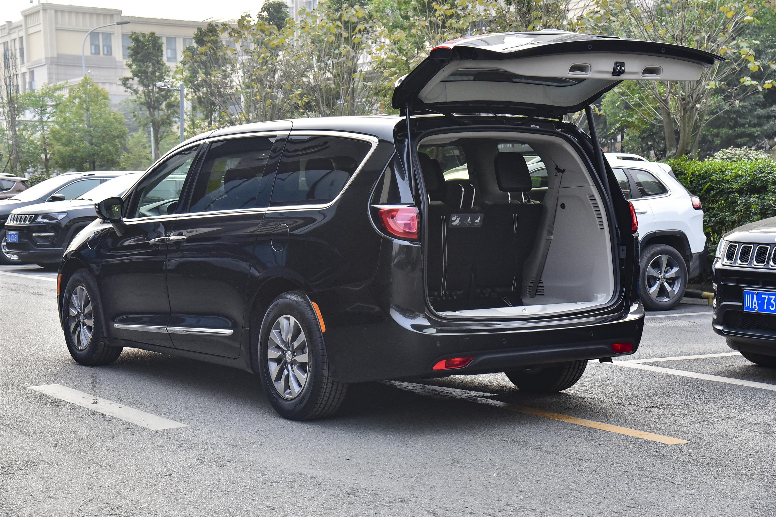 大捷龙插电混动进口车尾座椅气囊